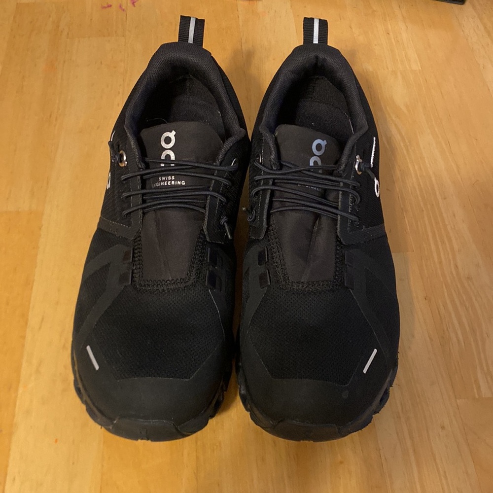 On cloud waterproof running sneaker 🖤 - Picture 8 of 8